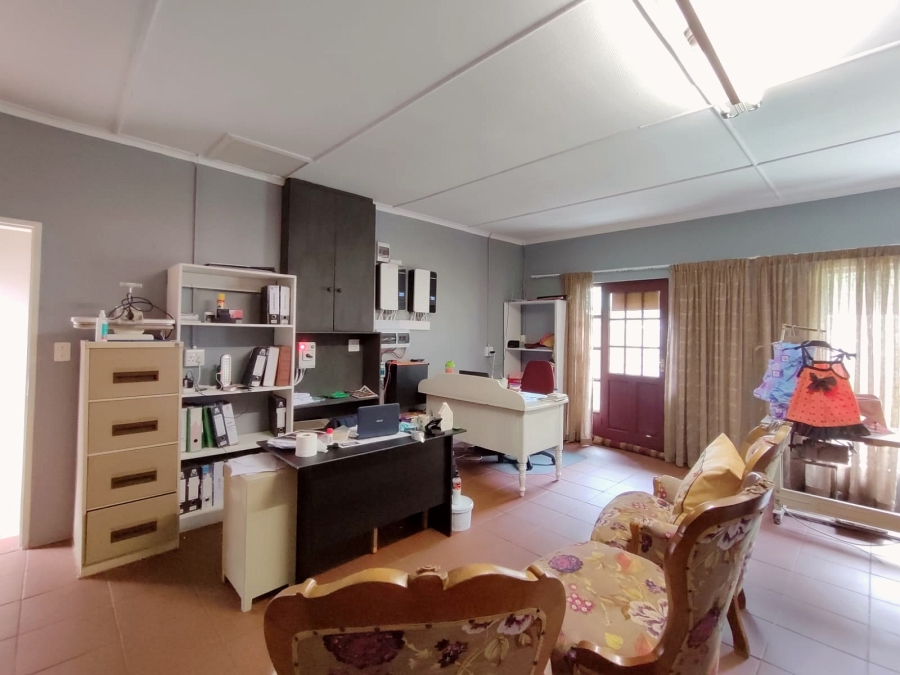 6 Bedroom Property for Sale in Flamwood North West